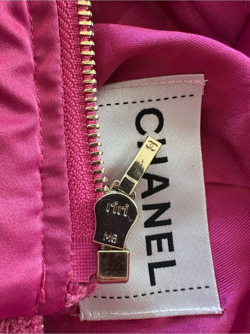 Chanel
2019 Tweed Pattern Jacket - Picture 11 of 12
